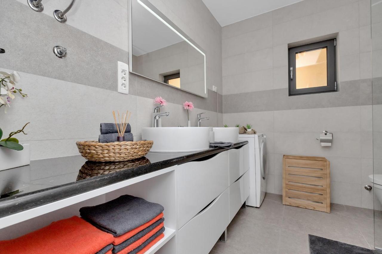 Luxury Apartment Sidro With Free Beach Parking Makarska Exterior photo